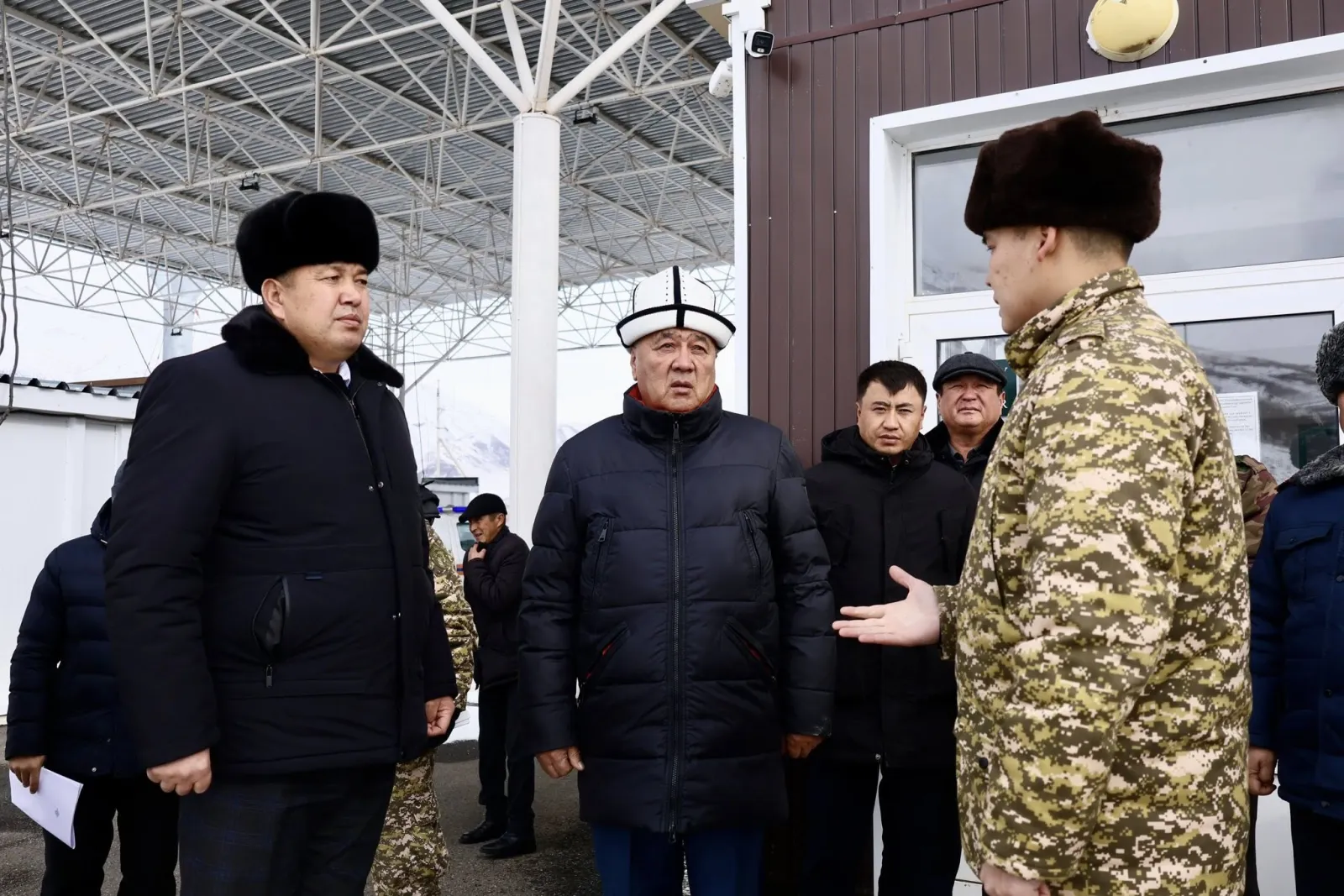 Ош облусунун башчысы “Кара-Мык” чек ара өткөрмө пунктунун ишмердүүлүгү менен таанышты