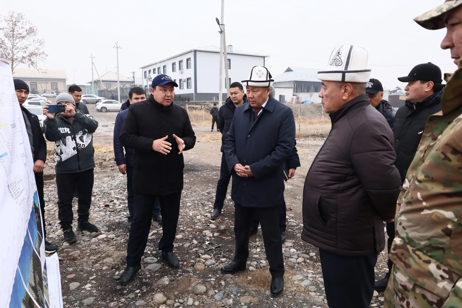 Аманкан Кенжебаев Араван районунда бир катар социалдык жана өндүрүштүк долбоорлор менен таанышты