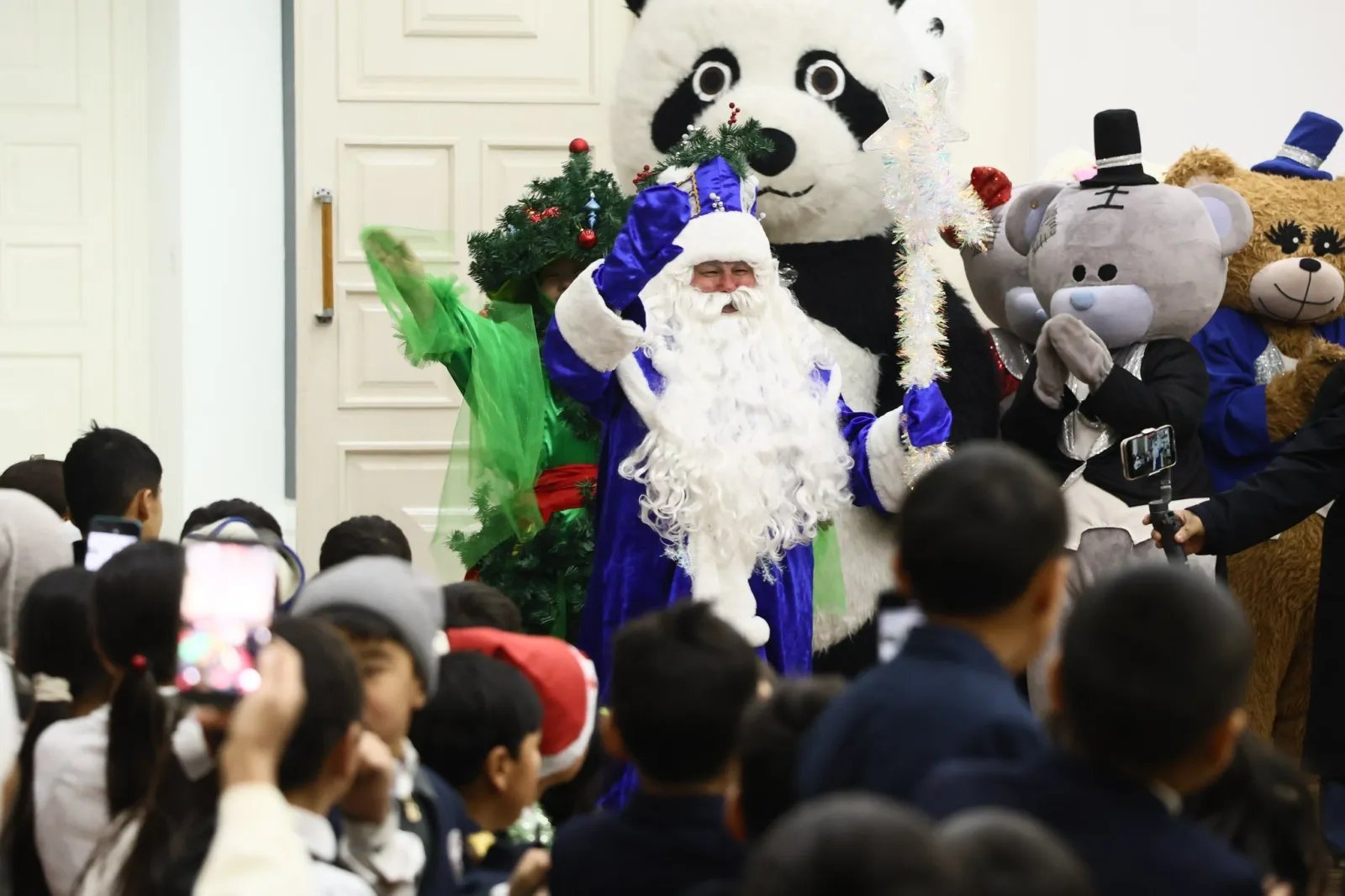 ОШ ОБЛУСУНУН БАШЧЫСЫНЫН ЖАҢЫ ЖЫЛДЫК БАЛАТЫ МАЙРАМЫ ӨТТҮ