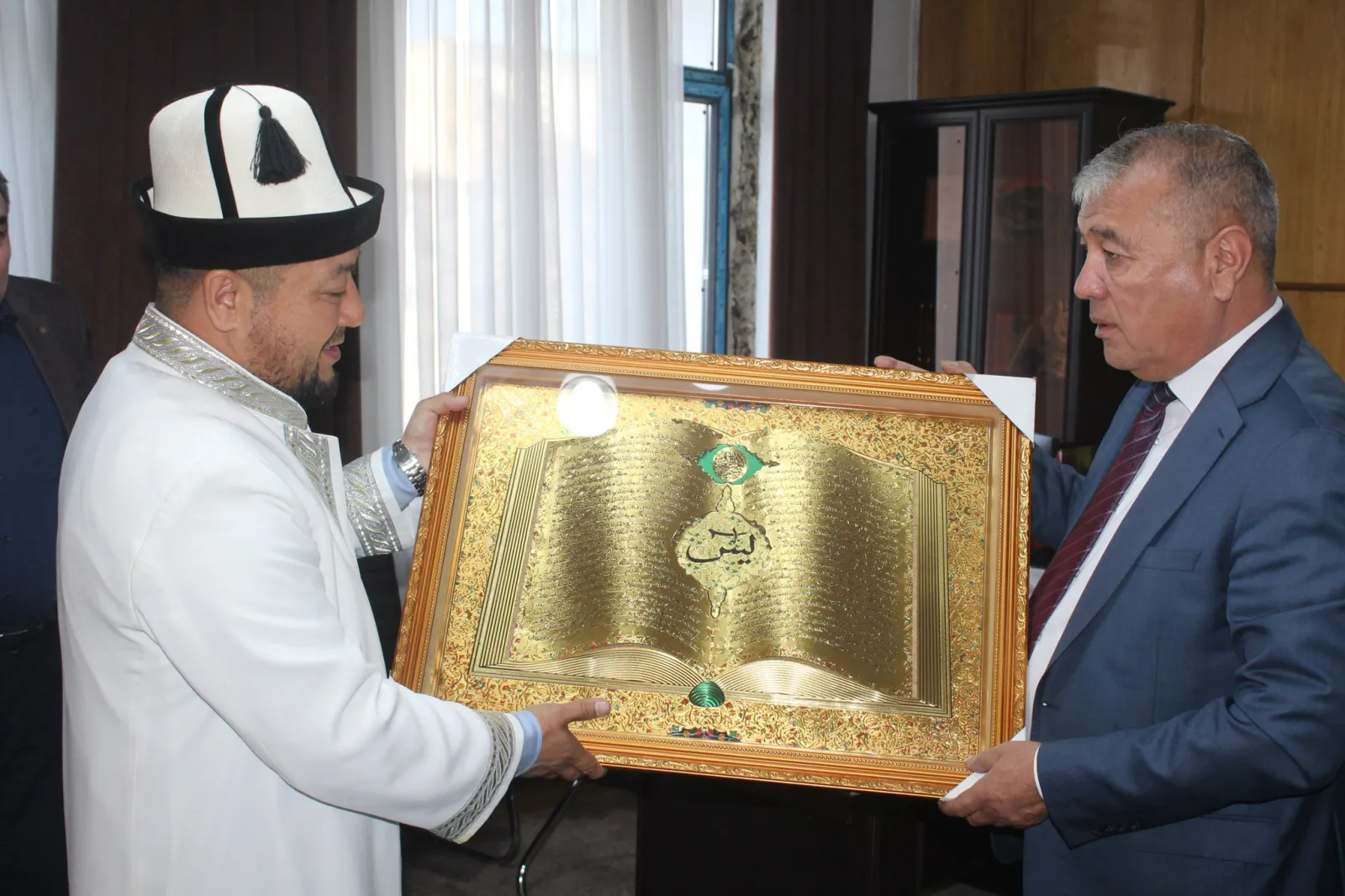 Аманкан Кенжебаев КМДБнын Ош облусундагы өкүлүнүн милдетин аткаруучу Султанали ажы Гапуров менен жолугушту