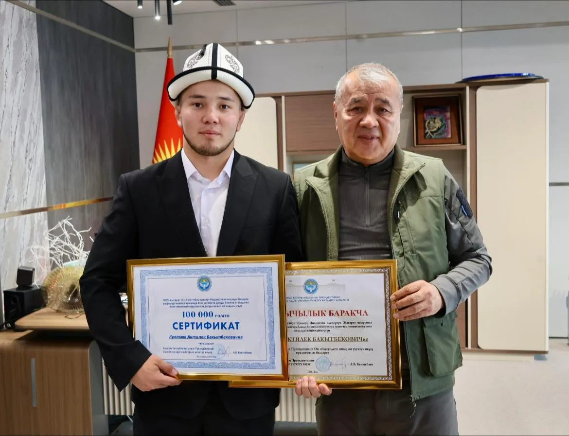 Ош облусунун башчысы Азия чемпионатында жеңишке жеткен Актилек Култаевди сыйлады
