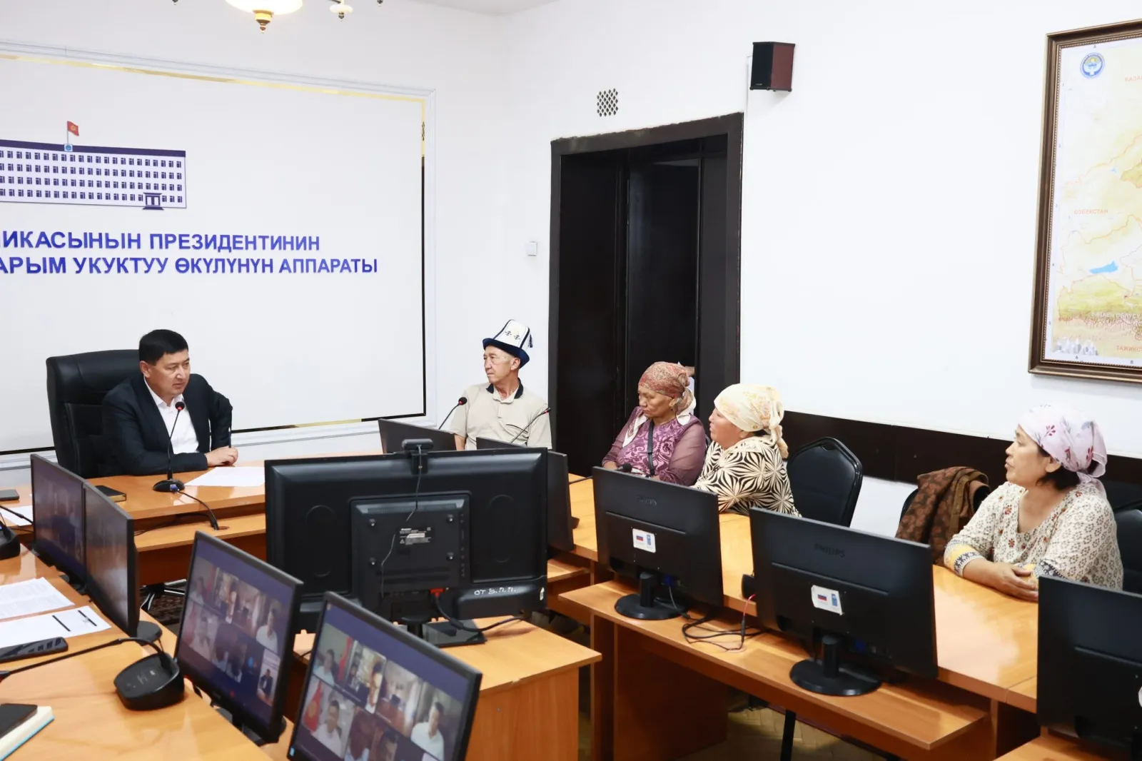 Ош облусунун жетекчиси жарандарды жеке маселелер боюнча кабыл алды
