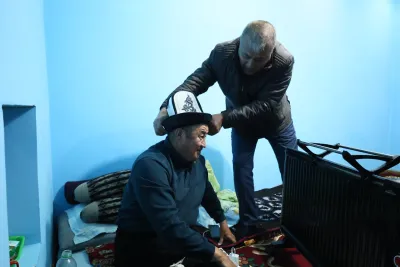 Аманкан Кенжебаев майыптыгы бар жарандардын абалынан кабар алды