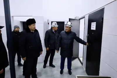 Аманкан Кенжебаев Чоң-Алай районунда бир катар социалдык объектилердин абалы менен таанышты