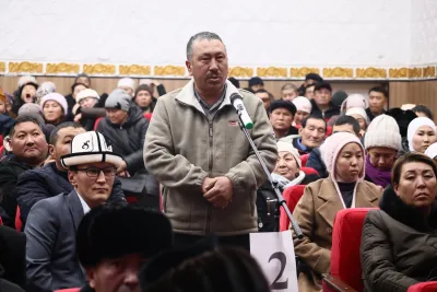 Ош облусунун башчысы Аманкан Кенжебаев Алай районунун тургундары менен жолугушту