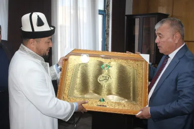 Аманкан Кенжебаев КМДБнын Ош облусундагы өкүлүнүн милдетин аткаруучу Султанали ажы Гапуров менен жолугушту