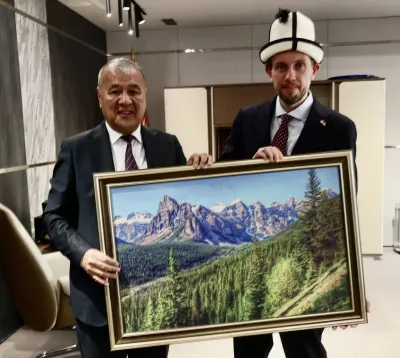 Аманкан Кенжебаев менен Улуу Британиянын элчиси жолугушту